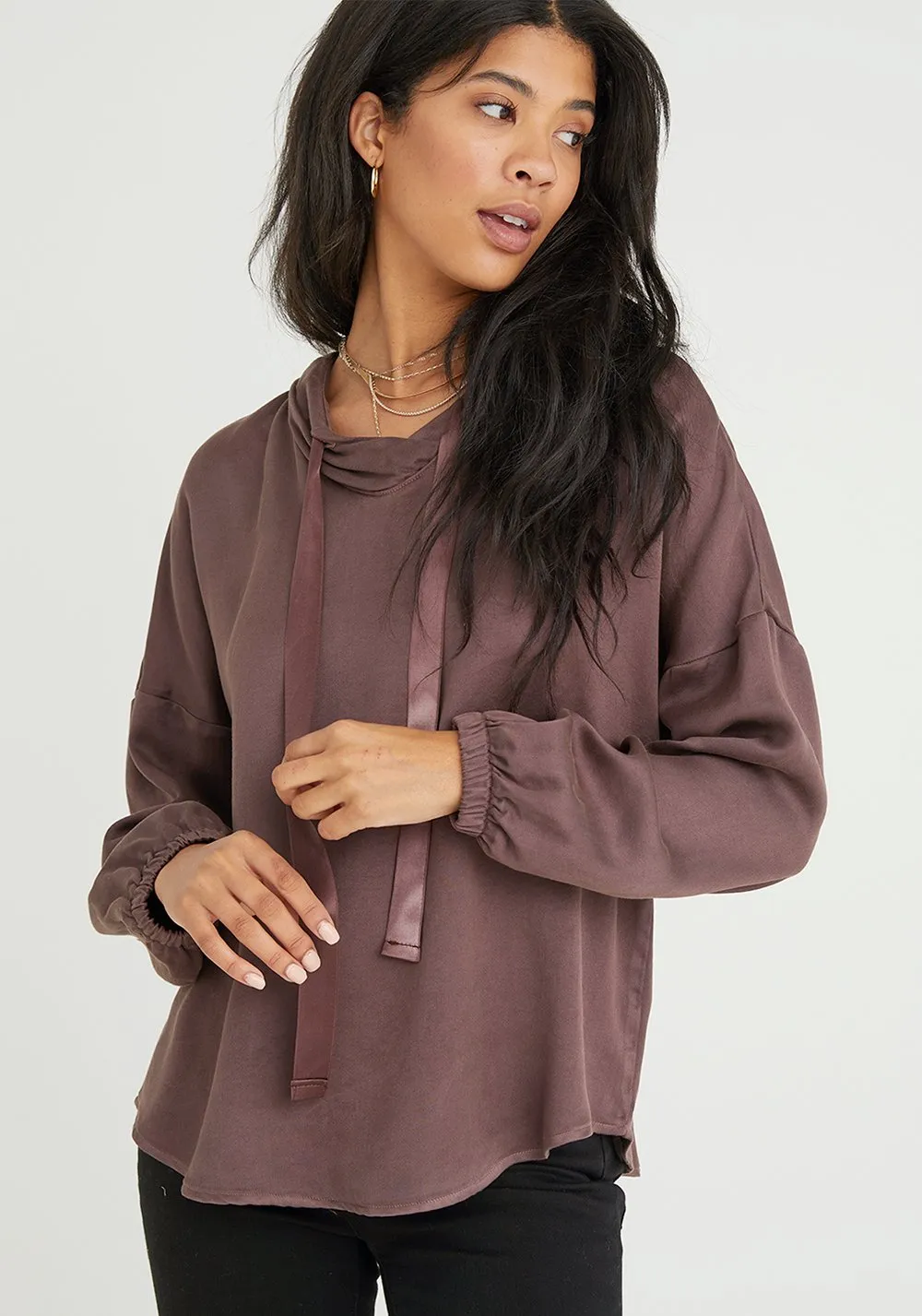 Bella Dahl Long Sleeve V-Neck Hoodie Barberry Brown