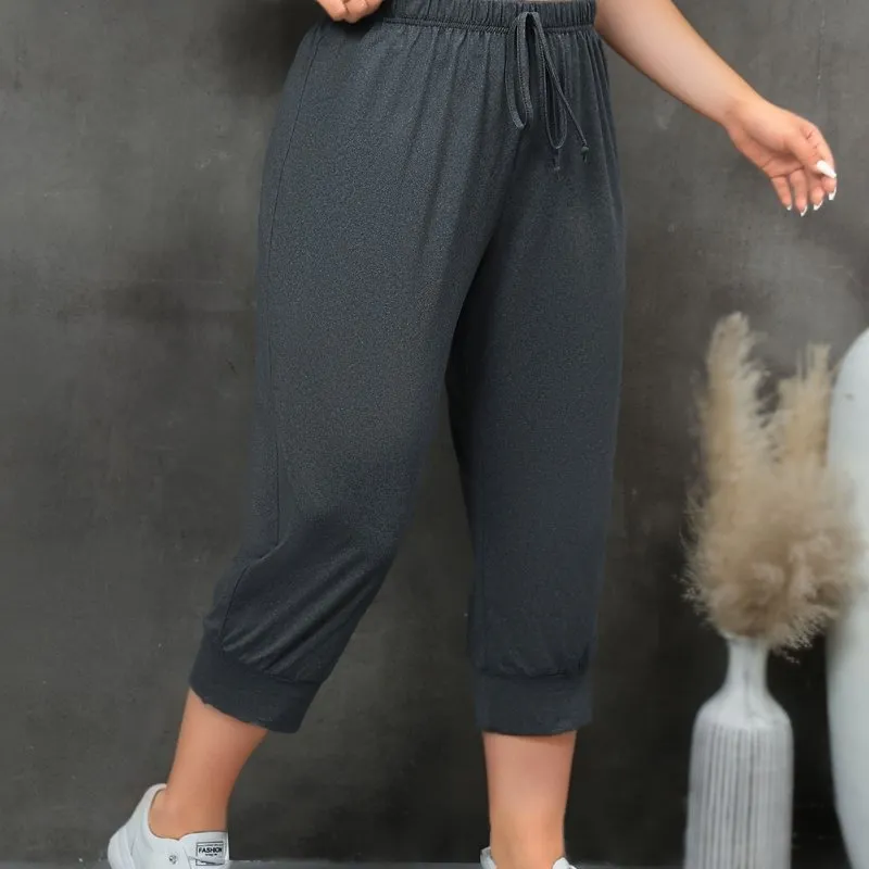 Plus Size Solid Drawstring Capri Pants - Effortless Comfort for Sunny Days