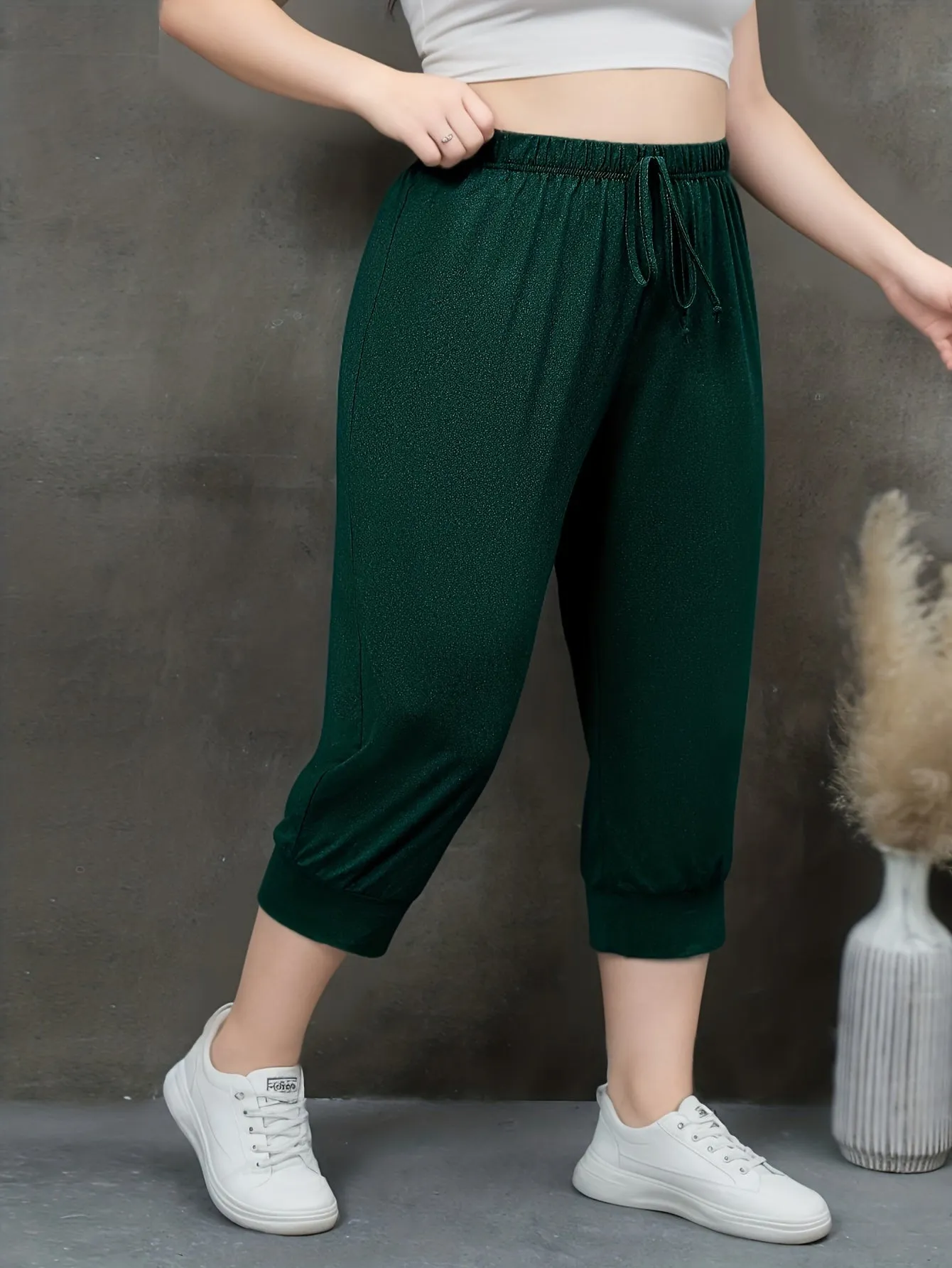 Plus Size Solid Drawstring Capri Pants - Effortless Comfort for Sunny Days