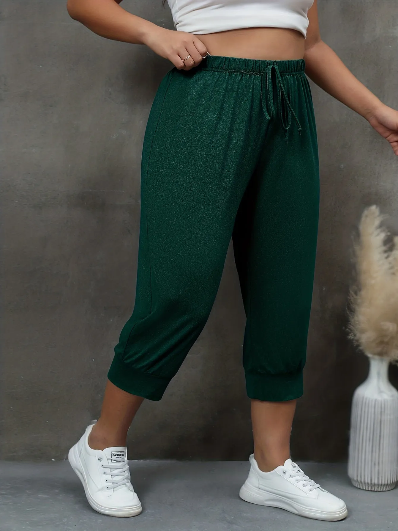 Plus Size Solid Drawstring Capri Pants - Effortless Comfort for Sunny Days