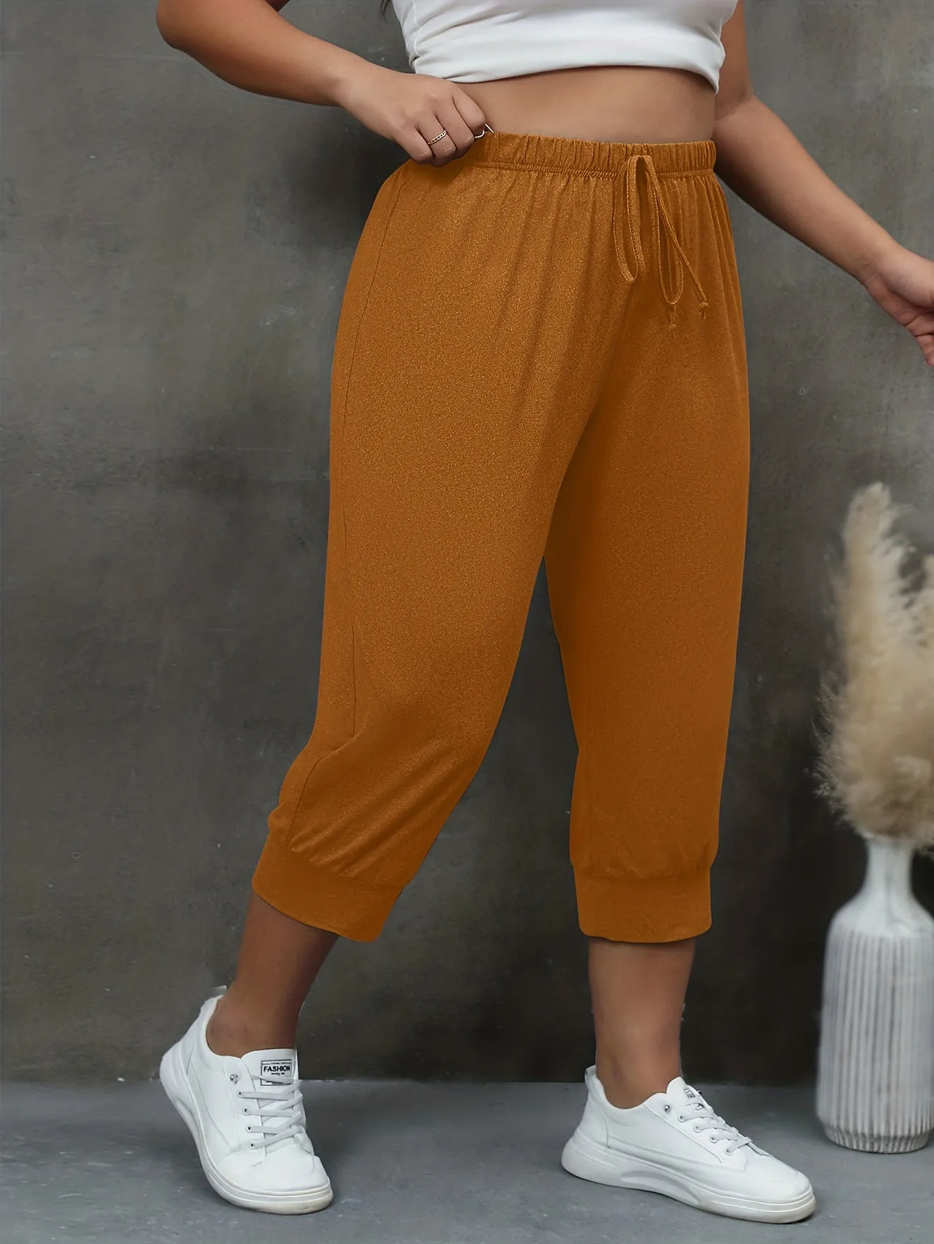 Plus Size Solid Drawstring Capri Pants - Effortless Comfort for Sunny Days